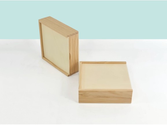 Caja de madera 17,5x17,5x5,5 cm. c/tapa madera Ref.P00C3