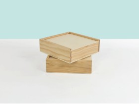 Caja de madera 17,5x17,5x5,5 cm. c/tapa madera Ref.P00C3