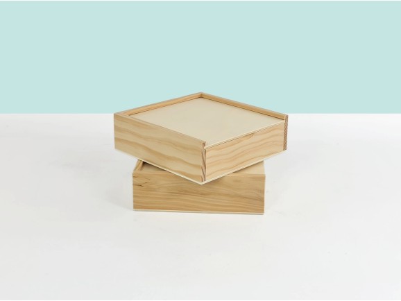 Wooden box 17.5x17.5x5.5 cm. with wood top Ref.P00C3
