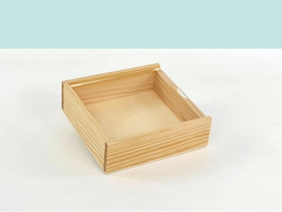 Caja de madera 17,5x17,5x5,5 cm. c/tapa metacrilato Ref.P00C3M