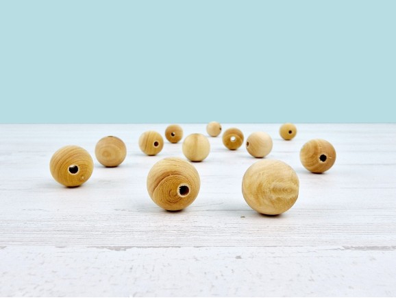 Bola de madera Boj Ø18 mm. c/taladro Ref.BOJ18
