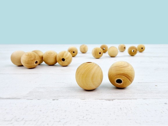 Bola de madera Boj Ø18 mm. c/taladro Ref.BOJ18