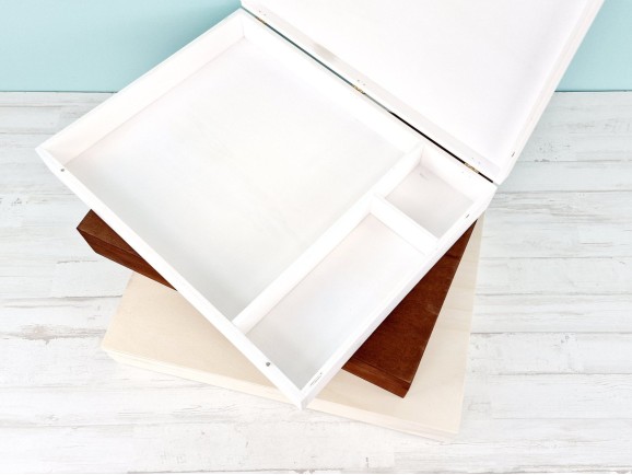 Wooden box for 30x30 album with magnetic clasp and dividers, 3 finishes Ref.P1454C8FI