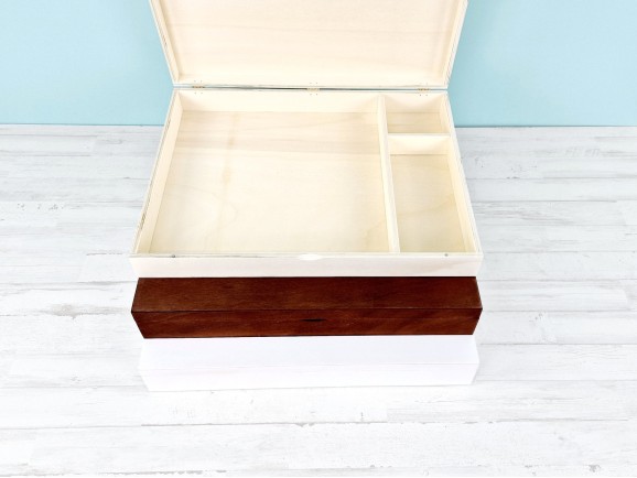 Box for 30x30 album with magnetic clasp and dividers, 3 finishes Ref. P1454C8FI