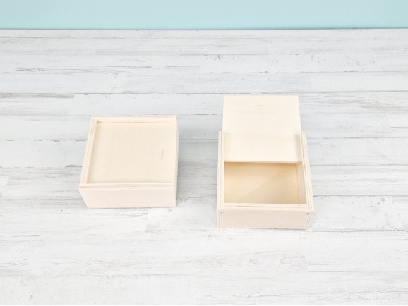 Caja de madera 11x11x4 cm. c/tapa corredera Ref.PC2Negle