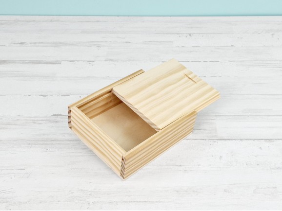Pine wood box 13x12x4 cm. with sliding cover Ref.P53C16