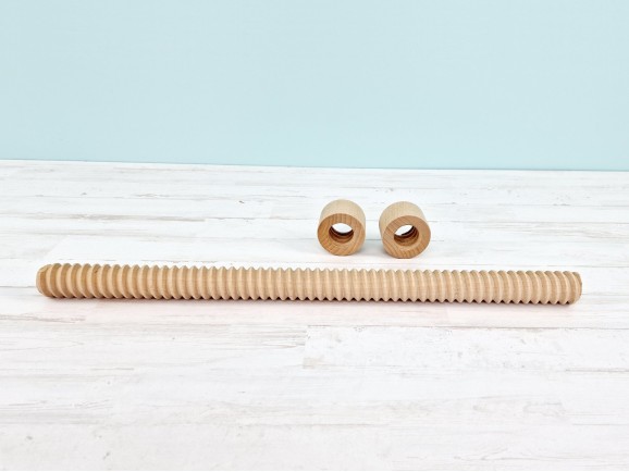 Wooden baluster, turned and threaded, with nuts L51 Ref.MO577