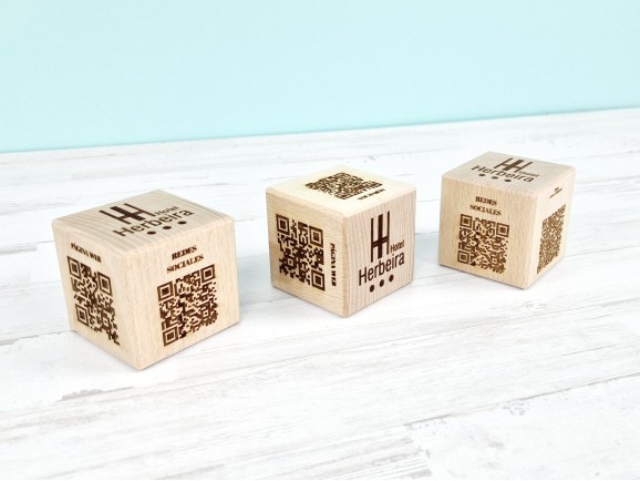 Cubo de madera QR 5,5x5,5 cm. Ref.MOQR