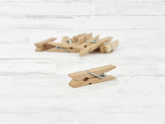 Small wooden clamp 3.5 cm.