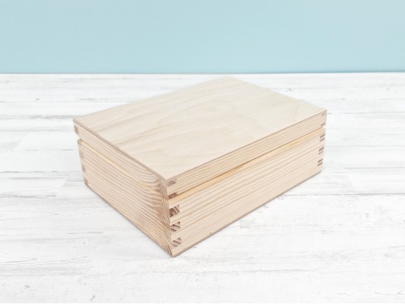 Pine wood box 22x17x8.5 cm. 6 compartments Ref.DRPH306