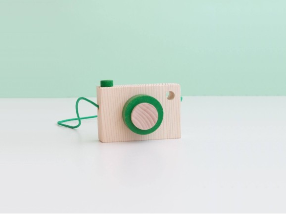 Wooden camera in blue and green Ref.CA2021