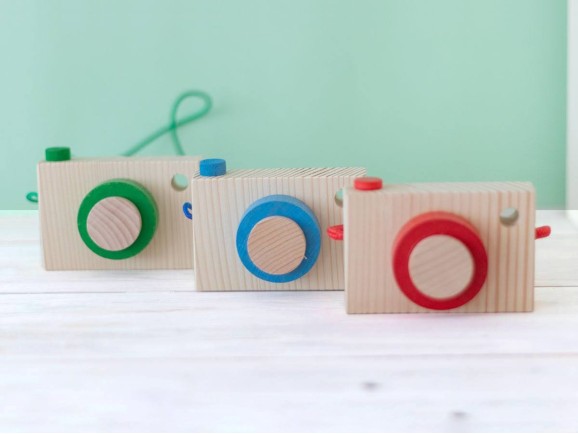 Wooden camera in blue and green Ref.CA2021
