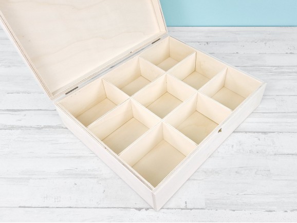 Caja de madera 34,5x29,5x9,5 cm. c/bisagra, broche y 9 divisiones Ref.P78C05