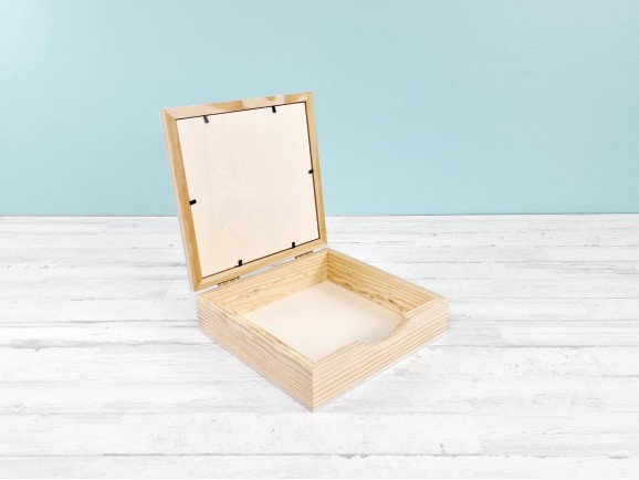 Caja de madera 21x21x6,5 cm. c/tapa de cristal Ref.PC4BV