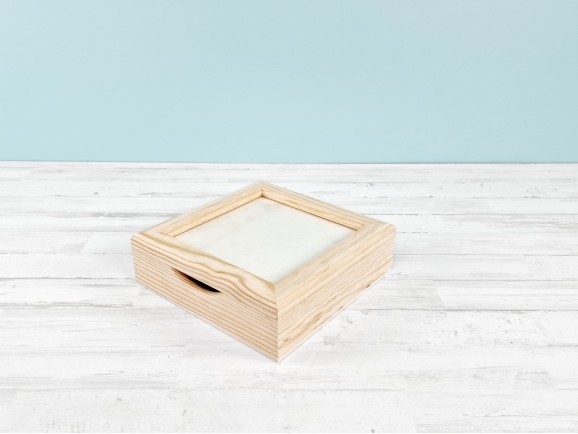 Wooden box 21x21x6.5 cm. with glass lid Ref. PC4BV