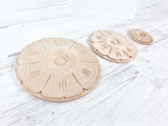 Hand-carved wooden ceiling light, various sizes Ref.2353
