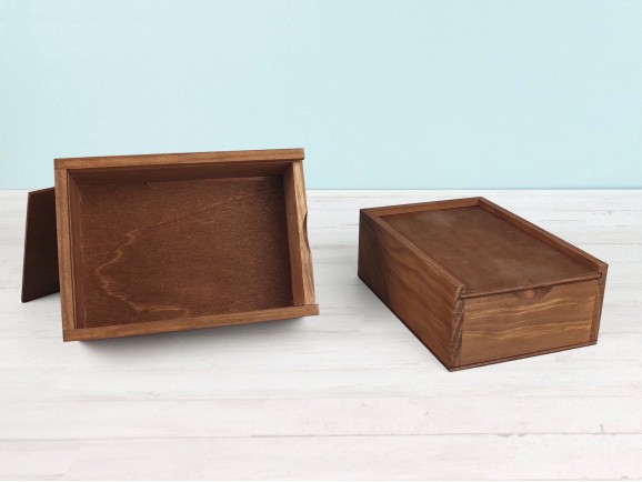 Aged pine wood box 18x12.5x6.5 with sliding lid Ref.PF1015T