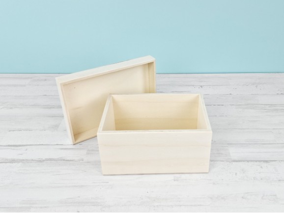 Wooden box 23.5x17x11.5 cm. with lid Ref.P00CF1AS
