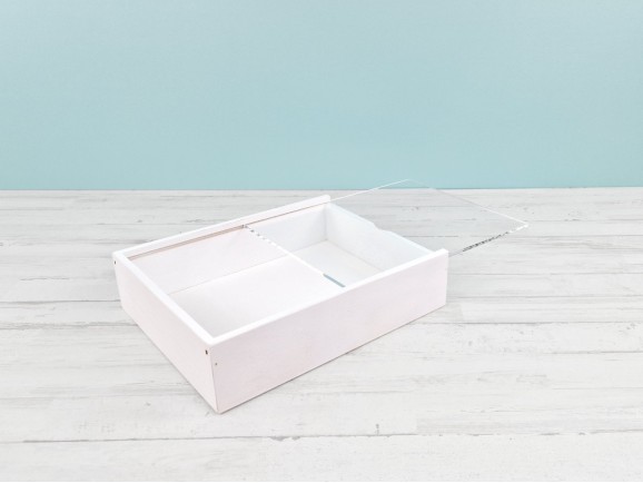 White pine wood box 29x24x7 cm. with methacrylate lid Ref.PF2025BM