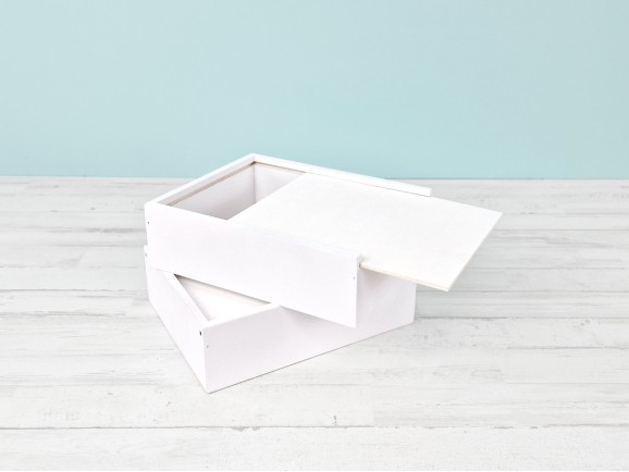 Caja de madera pino Blanca 23,5x18,5x7 cm. con tapa corredera Ref.PF1520B