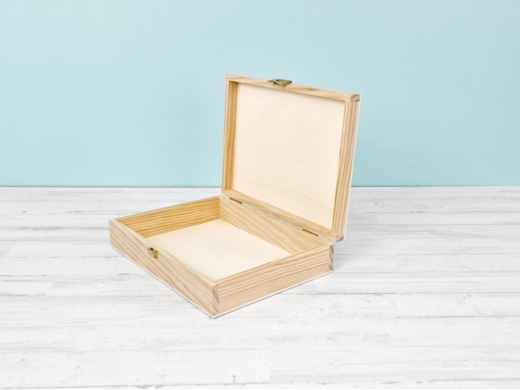 Caja de madera 26x19x6 cm. c/bisagra, broche maleta Ref.PC6FM