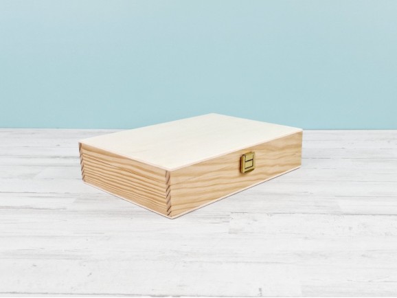 Wooden box 26x19x6 cm. with hinge, suitcase clasp Ref.PC6FM