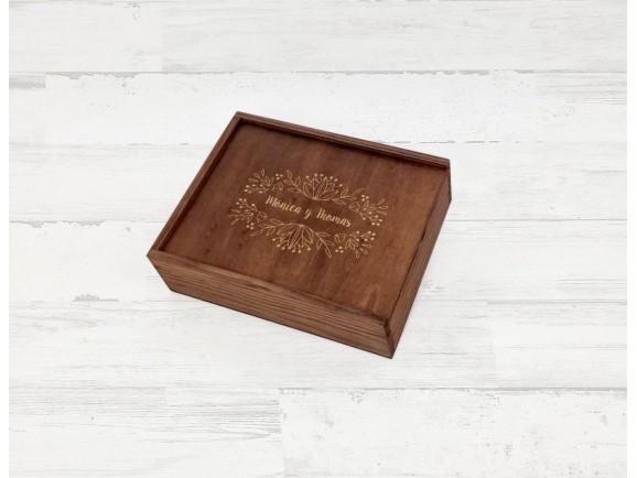 Aged pine wood box 23.5x18.5x7 cm. with sliding lid Ref.PF1520T