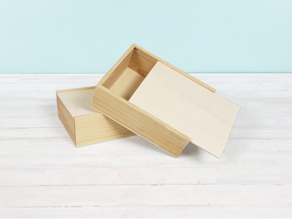 Pine wood box 21.5x16.5x7.5 with sliding lid Ref.PF1318