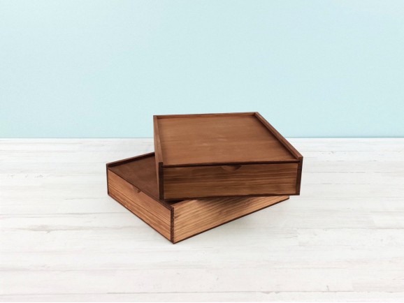 Caja de madera pino Envejecida 29x24x7 cm. c/tapa corredera Ref.PF2025T