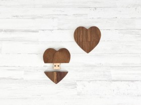 PenDrive de madera Oscura Corazón con imán Ref.USBCH7