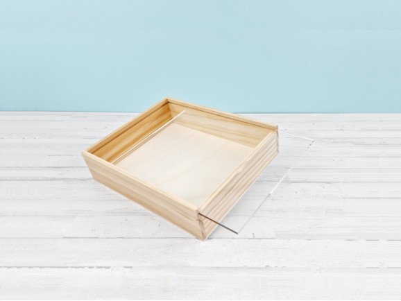 Caja de madera pino 29x24x7 cm. c/tapa metacrilato Ref.PF2025M