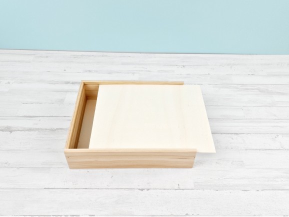 Caja de madera pino 29x24x7 cm. c/tapa corredera Ref.PF2025