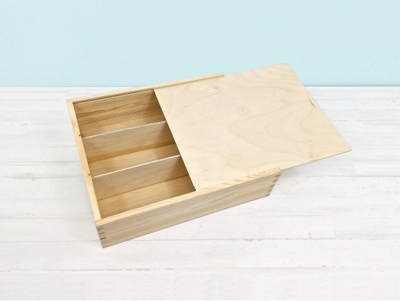 Pine wood box with 3 bottles of cava with sliding lid Ref.DRSW233