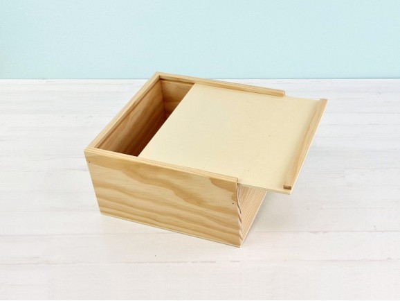 Caja de madera pino 22x22x12 cm. c/tapa corredera Marco Ref.99