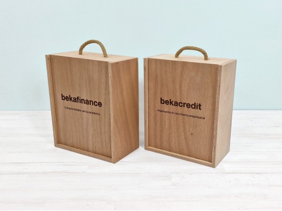 Wooden box 23x18.5x10 cm. with sliding lid and 2 divisions Ref.PC32G