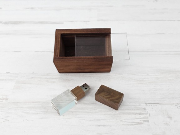Pack PenDrive Madera Oscura y Cristal + Caja envejecida Ref.PackPC1PMCH8