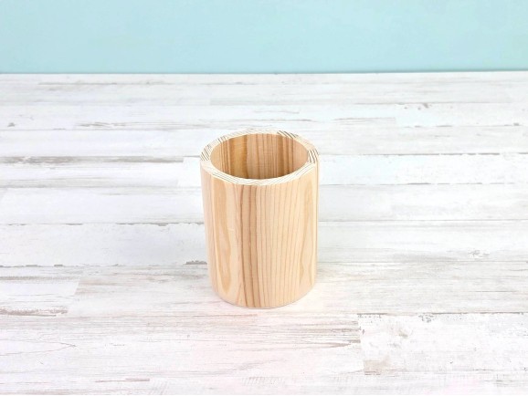 Round pinewood pencil holder, Ø8x10 cm. Ref. TEM2548