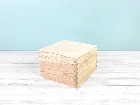 Square pine wood box 20x20x13 cm. with hinge Ref. DRSD120B