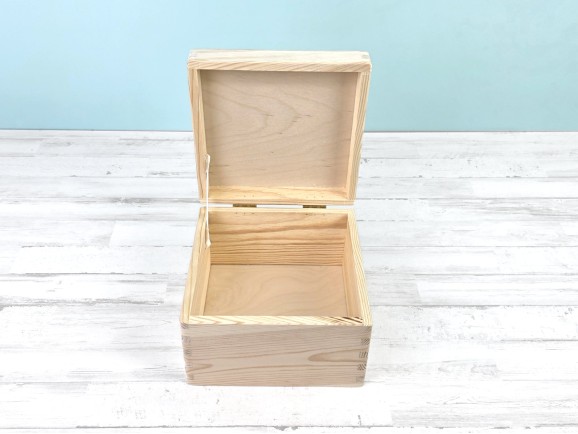 Square pine wood box 20x20x13 cm. with hinge Ref. DRSD120B