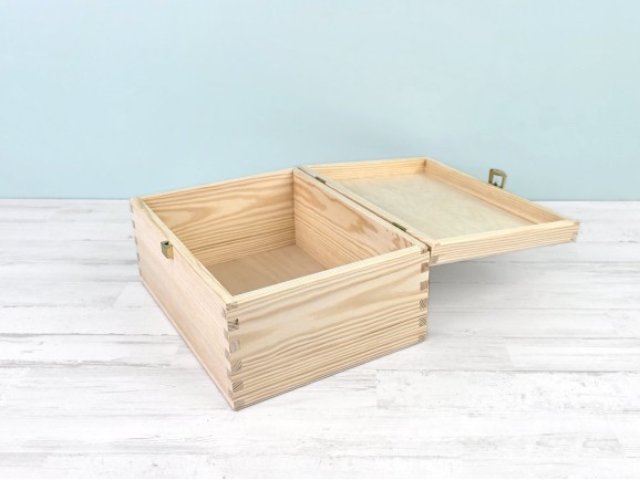 Pine wood box 28x21x13 cm. with hinge and clasp Ref. DRSBOX1