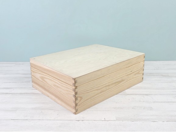 Pine wood box 40x30x13 cm. with hinge Ref. DRSD140B