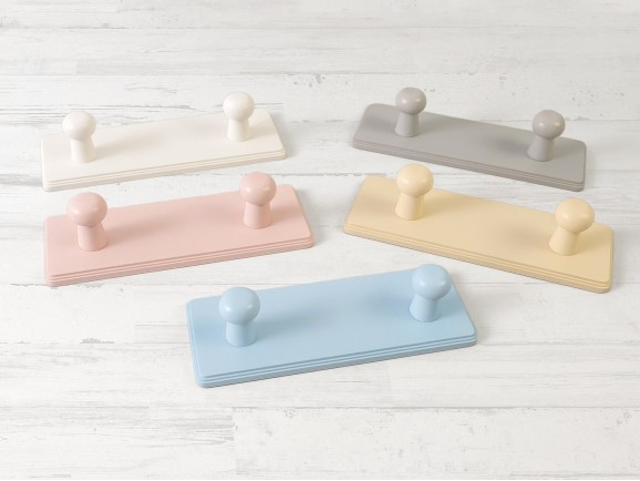 Perchero pared 2 colgadores colores Ref.3023