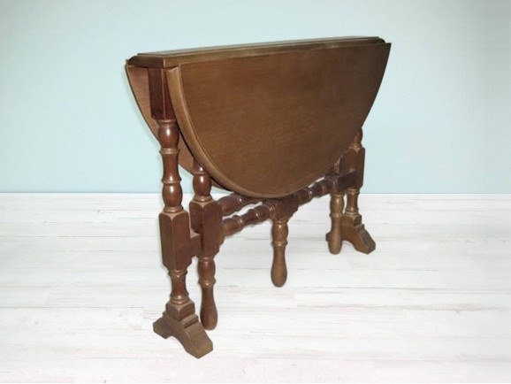 Mesa auxiliar plegable con patas torneadas Ref.1381