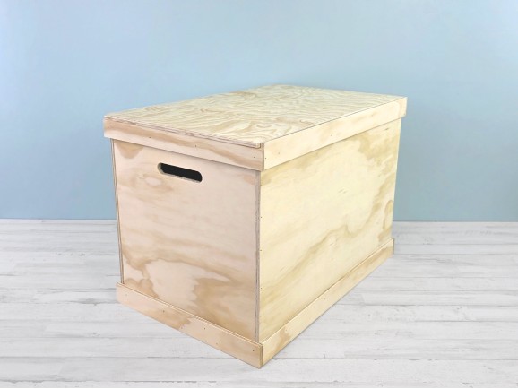 Caja de madera 51x32x37 cm. c/tapa clavada y asas Ref.T0630