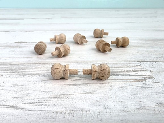 Beech handle Ø1 cm. with spike Ref.DRX50