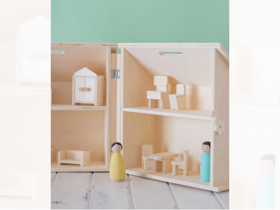 Wooden dollhouse with furniture Ref.AR15702