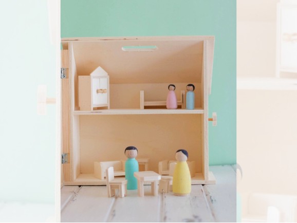 Wooden dollhouse with furniture Ref.AR15702