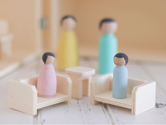 Casa de muñecas de madera c/mueblecitos Ref.AR15702