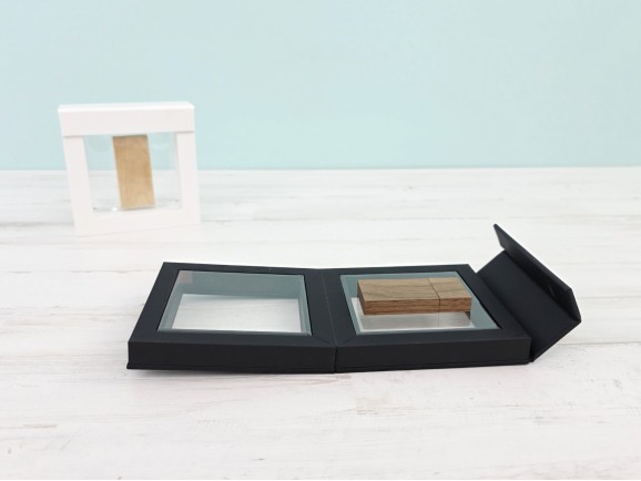 Pack caja marco flotante + PenDrive clásico Ref.PackLD48CL