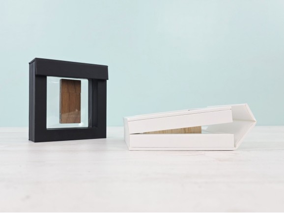 Pack caja marco flotante + PenDrive clásico Ref.PackLD48CL